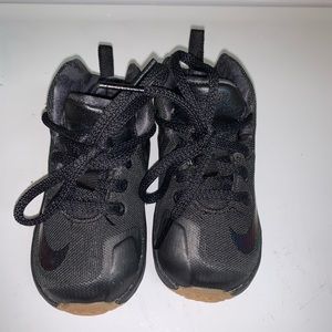 Size 5c Toddler Nike Sneakers (Black)